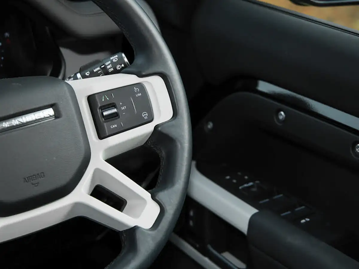 2024-land-rover-110-defender-30-d250-xs-edition-big-11