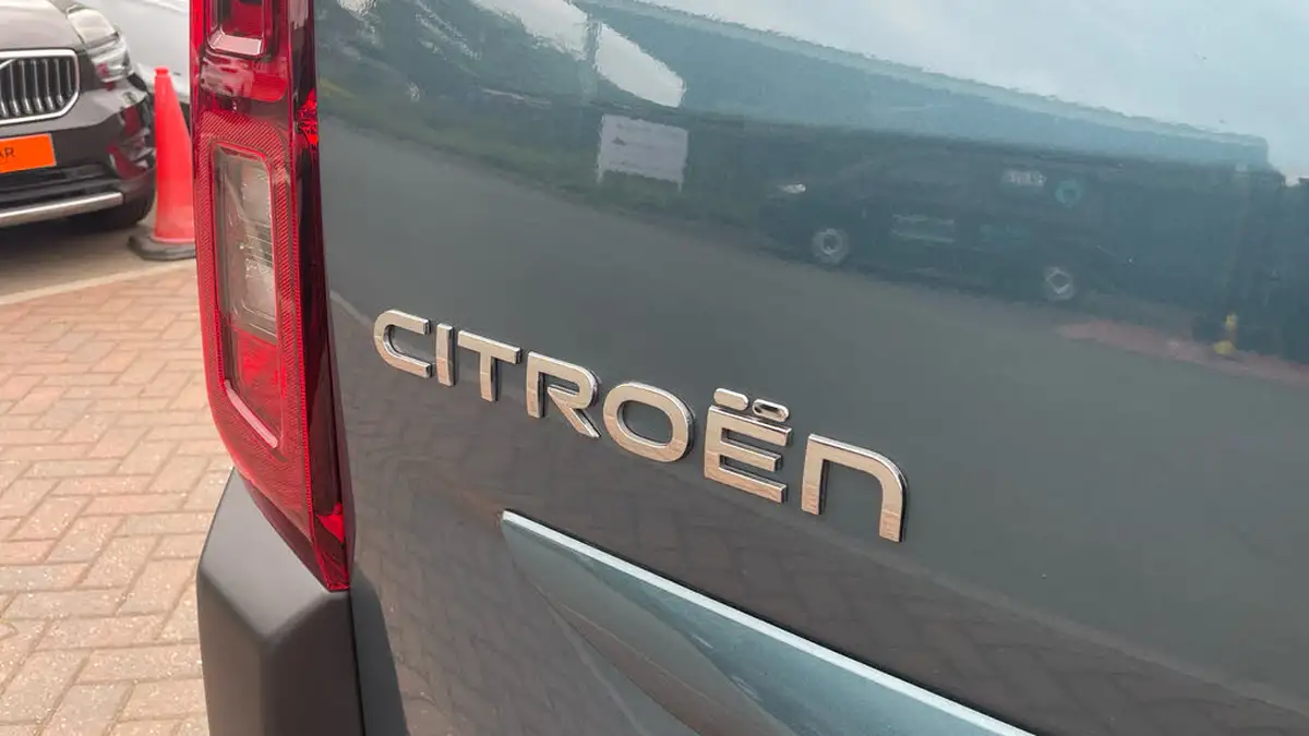 2024-citroen-berlingo-e-plus-m-size-big-25