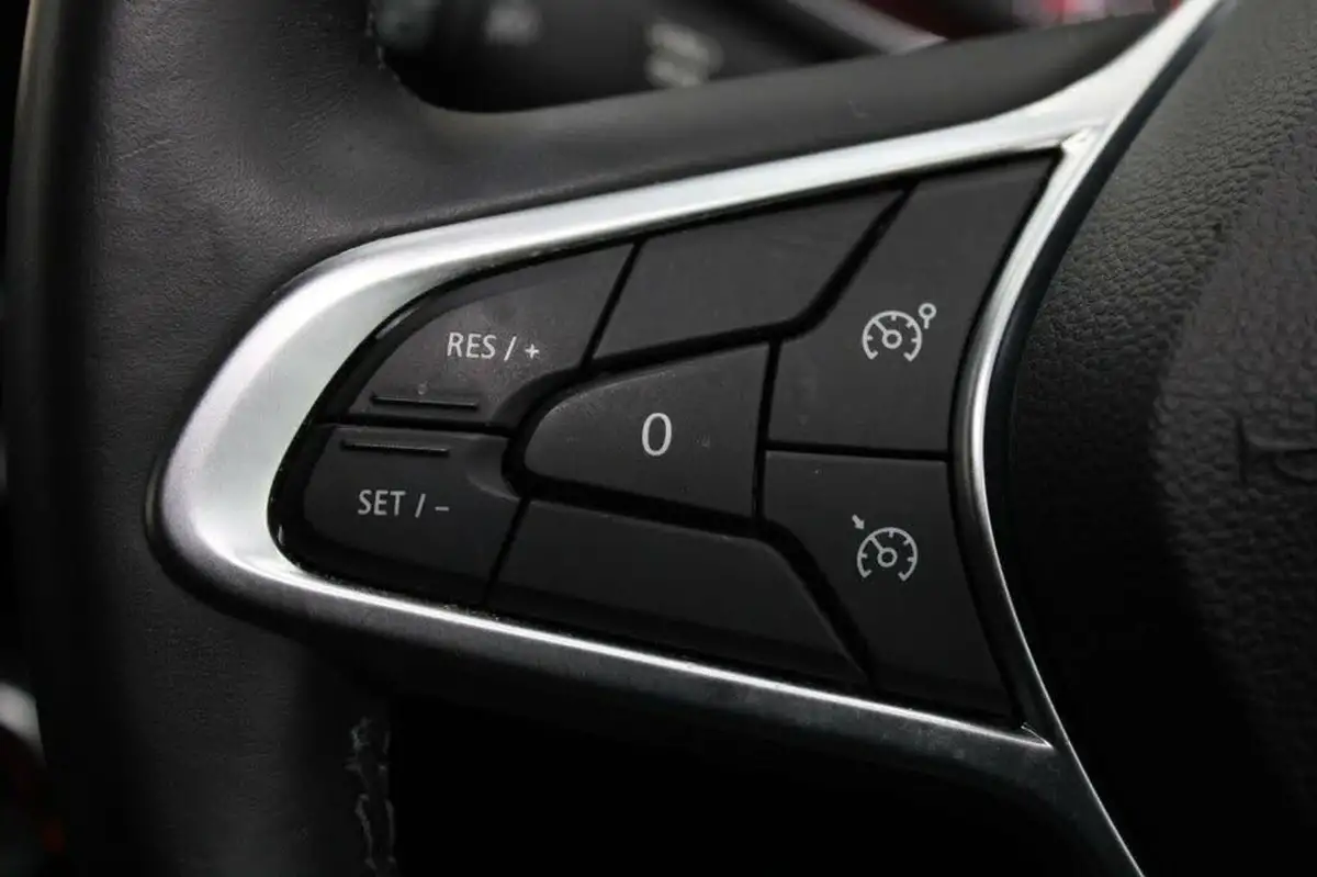 2020-renault-clio-10-sce-iconic-75bhp-big-17