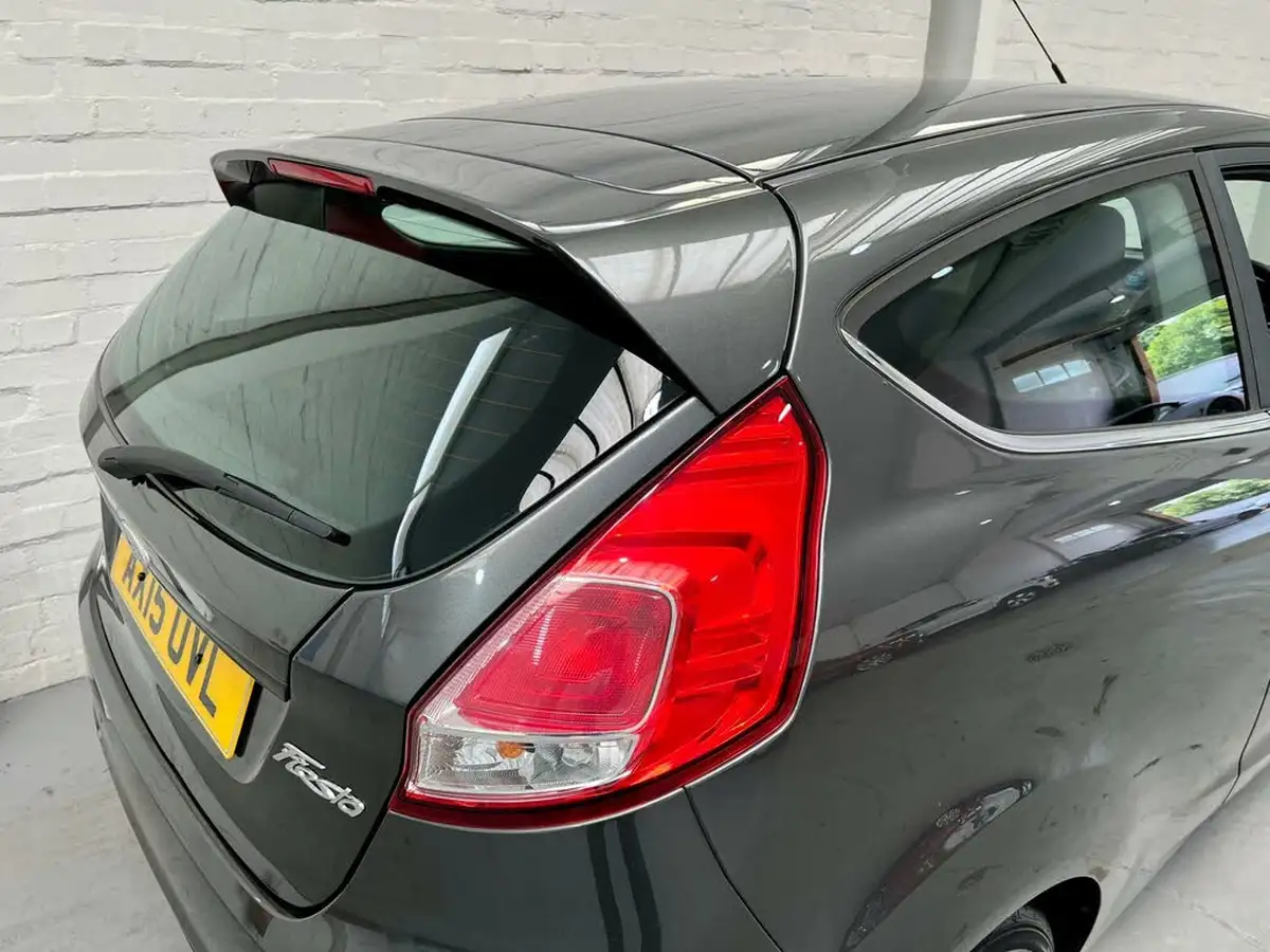 2015-ford-fiesta-125-zetec-3d-big-45