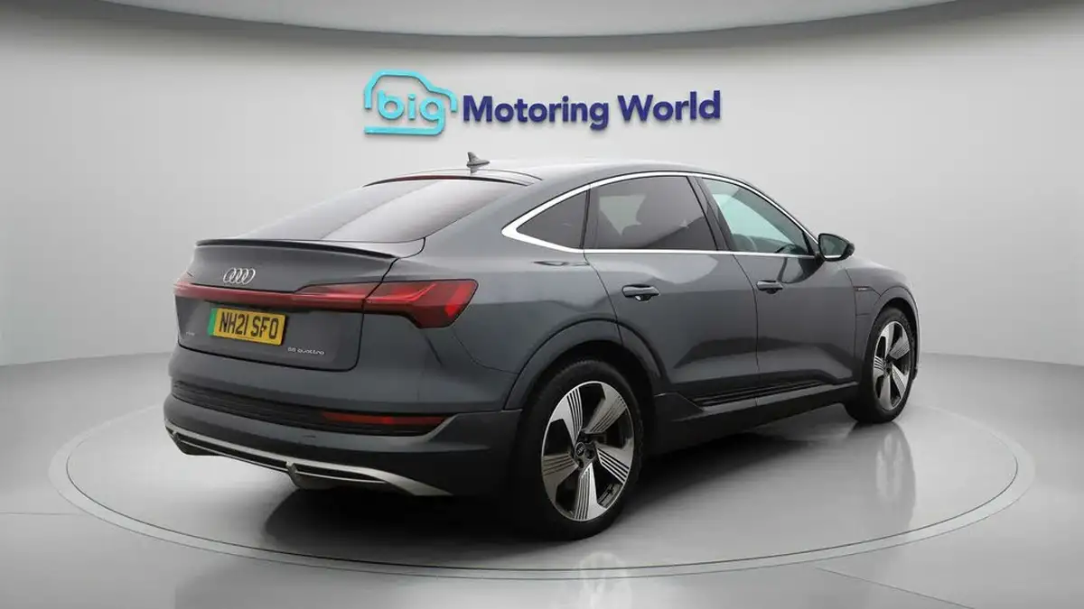 2021-audi-e-tron-55e-s-line-sportback-big-7