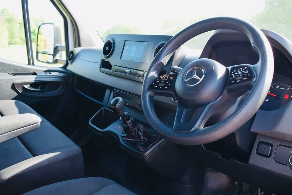 2023-mercedes-benz-sprinter-20cdi-315-l3h1-progressive-150pseu6dt-cab-big-7
