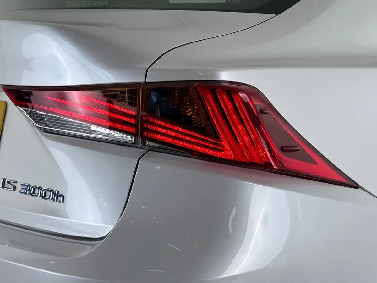 2018-lexus-is-300h-25-advance-lexus-navigation-big-10