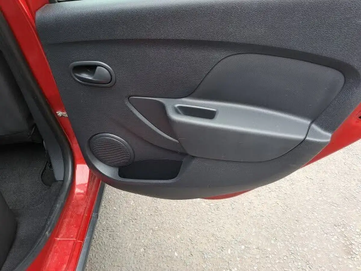 2013-dacia-sandero-stepway-09-laureate-big-15