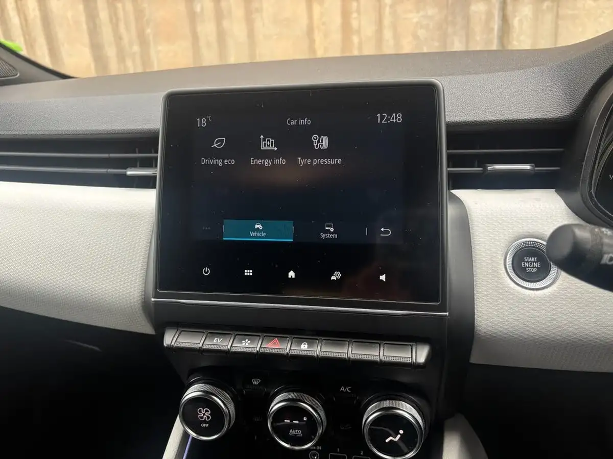 2022-renault-clio-16-techno-big-35