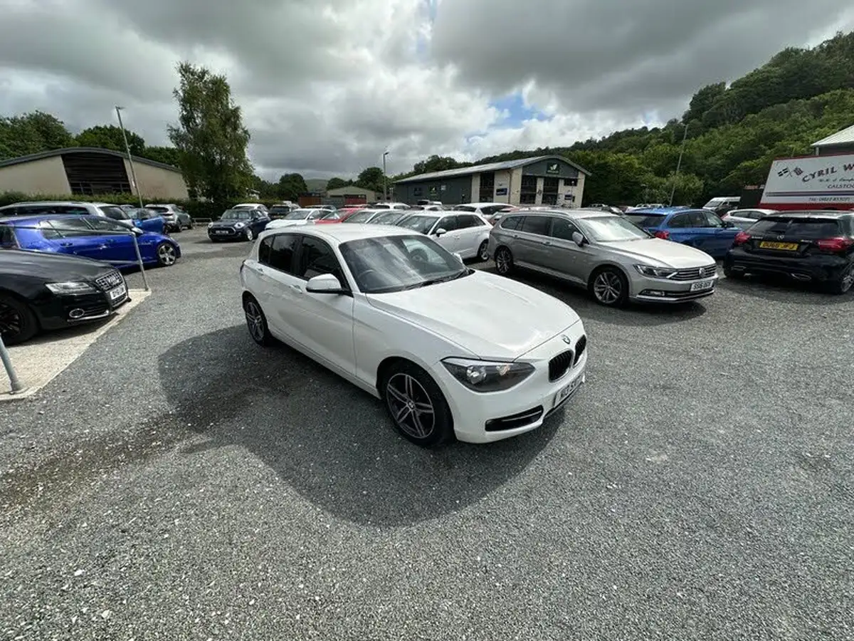 2014-bmw-1-series-20td-116d-sport-116bhp-ss-sports-hatch-5d-big-44