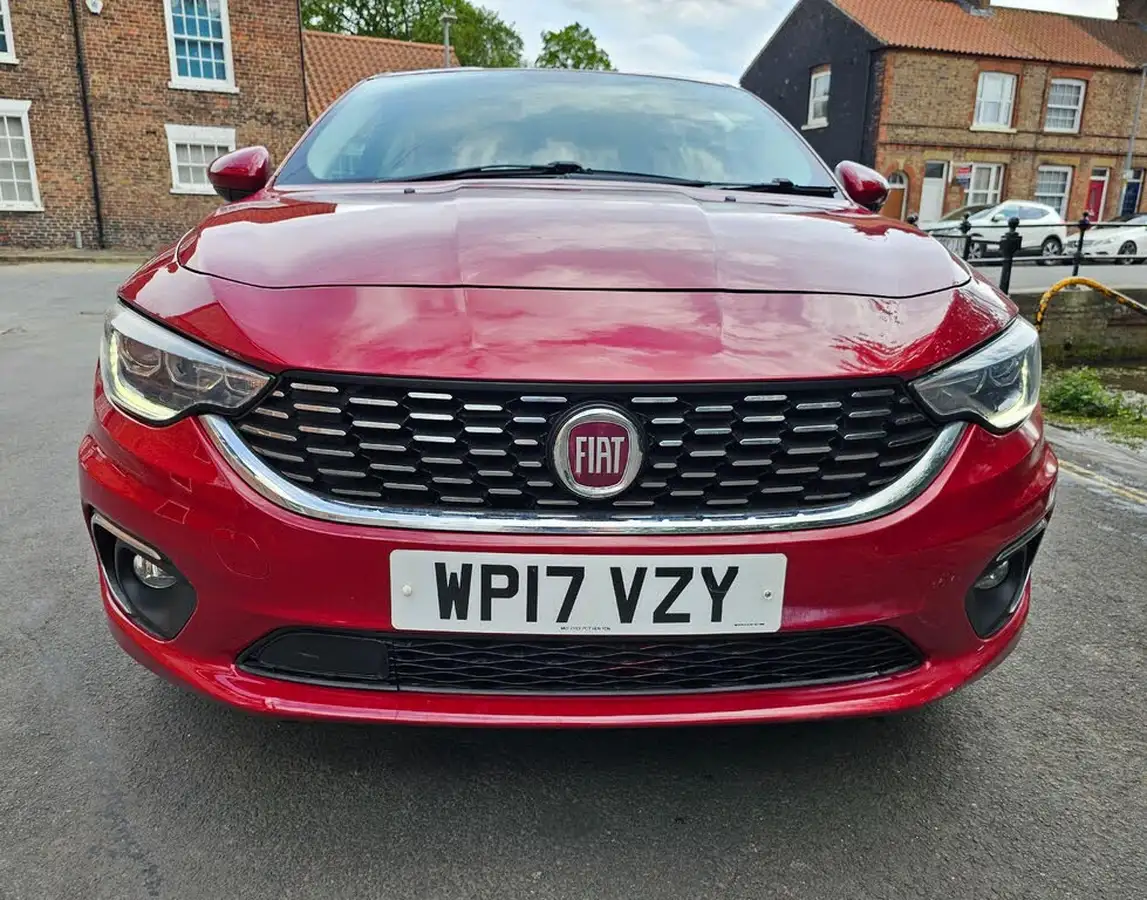 2017-fiat-tipo-14-lounge-hatchback-big-1