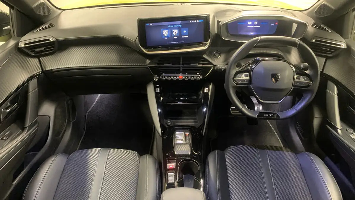 2024-peugeot-208-e-gt-156ps-51kwh-big-3