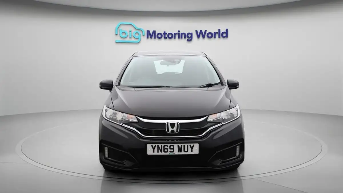 2019-honda-jazz-13-i-vtec-s-big-2