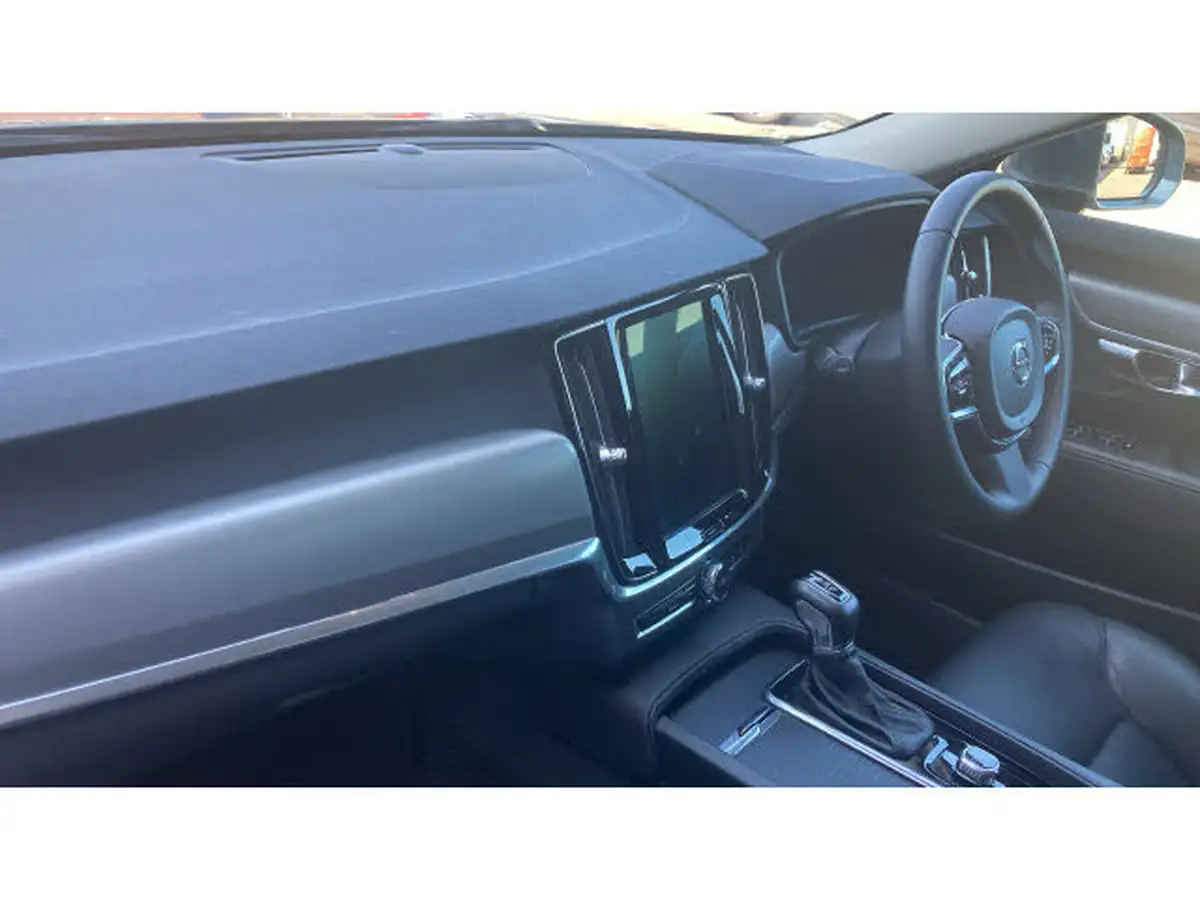 2019-volvo-s90-20-t4-momentum-big-9