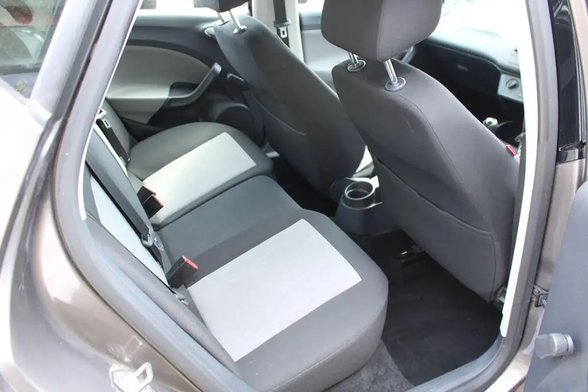 2015-seat-ibiza-14-toca-hatchback-5d-big-12