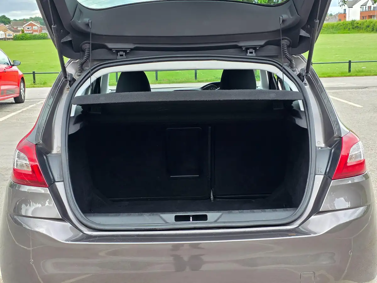 2014-peugeot-308-16hdi-active-big-36