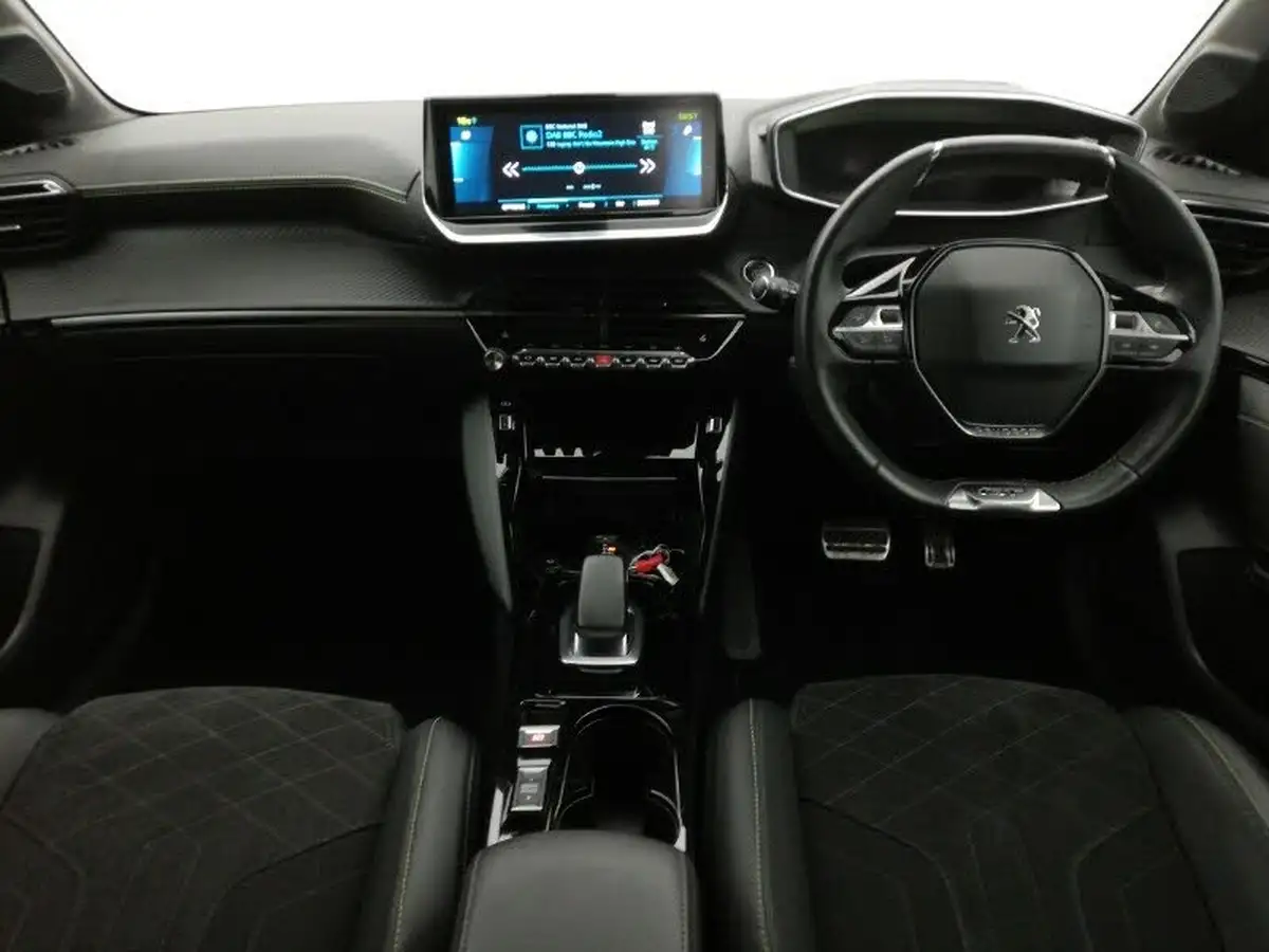 2021-peugeot-208-e-gt-premium-big-2