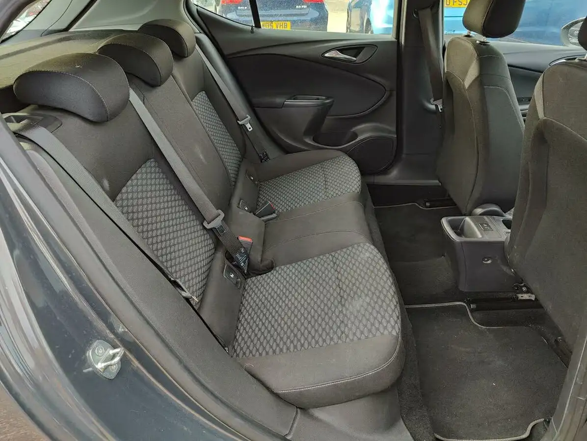 2015-vauxhall-astra-14i-16v-turbo-energy-big-11