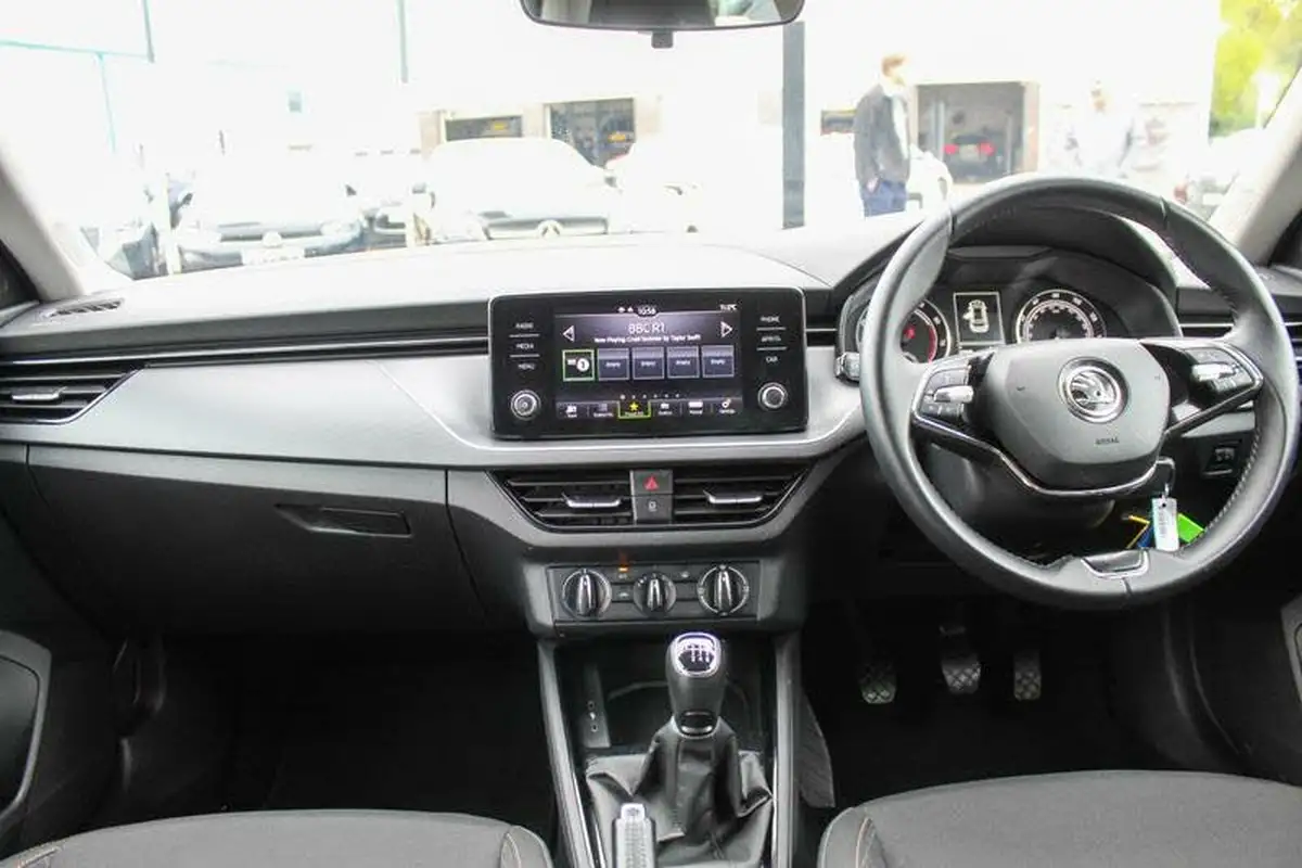 2023-skoda-kamiq-10-tsi-se-109ps-big-19