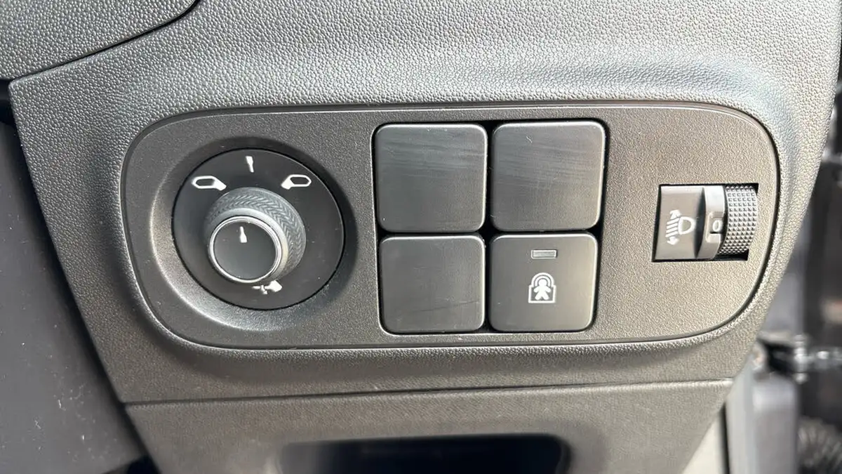 2023-citroen-c3-12-puretech-elle-83ps-ss-big-31