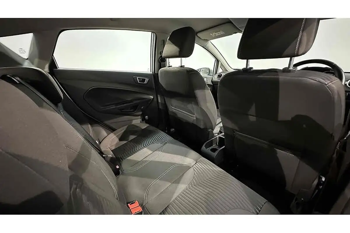 2014-ford-fiesta-125-zetec-5d-big-20