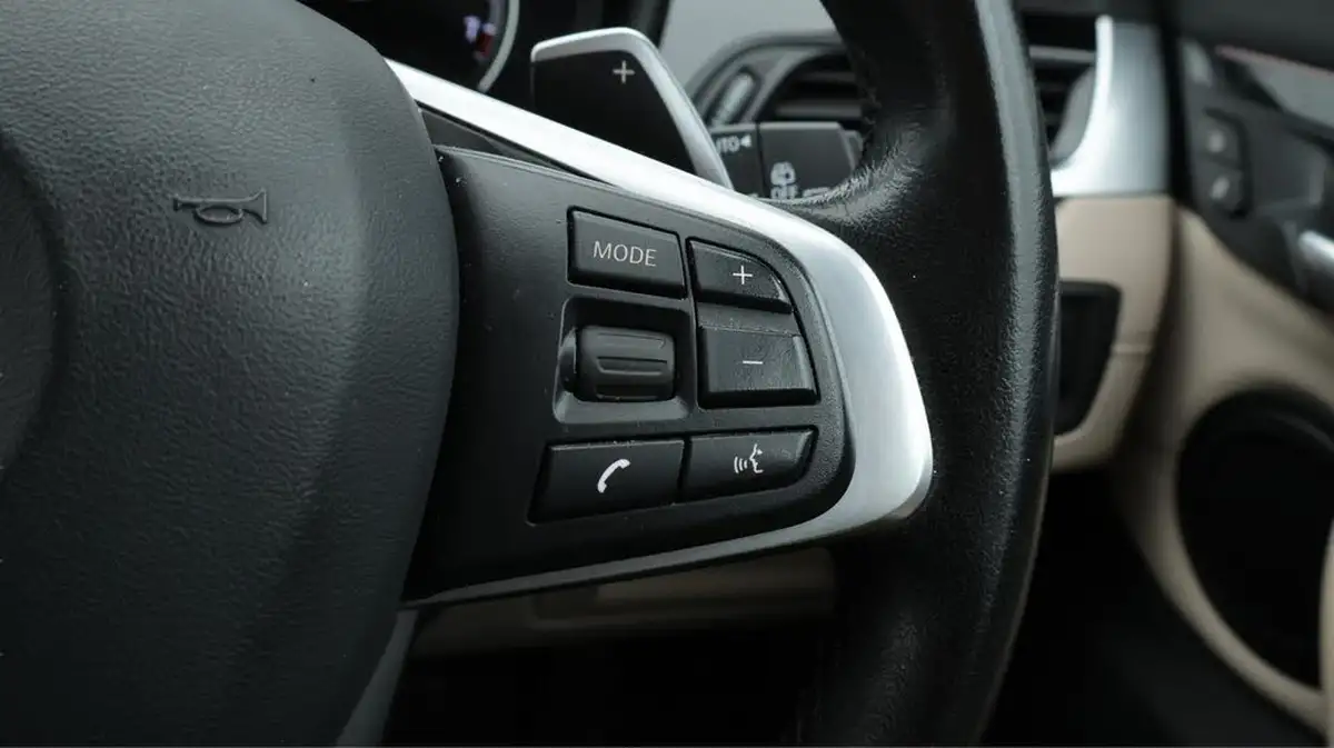 2020-bmw-x1-20-sdrive-20i-xline-big-24