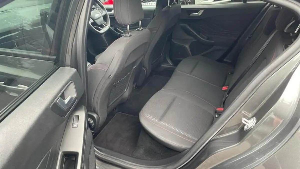 2019-ford-focus-10t-st-line-hatchback-big-24