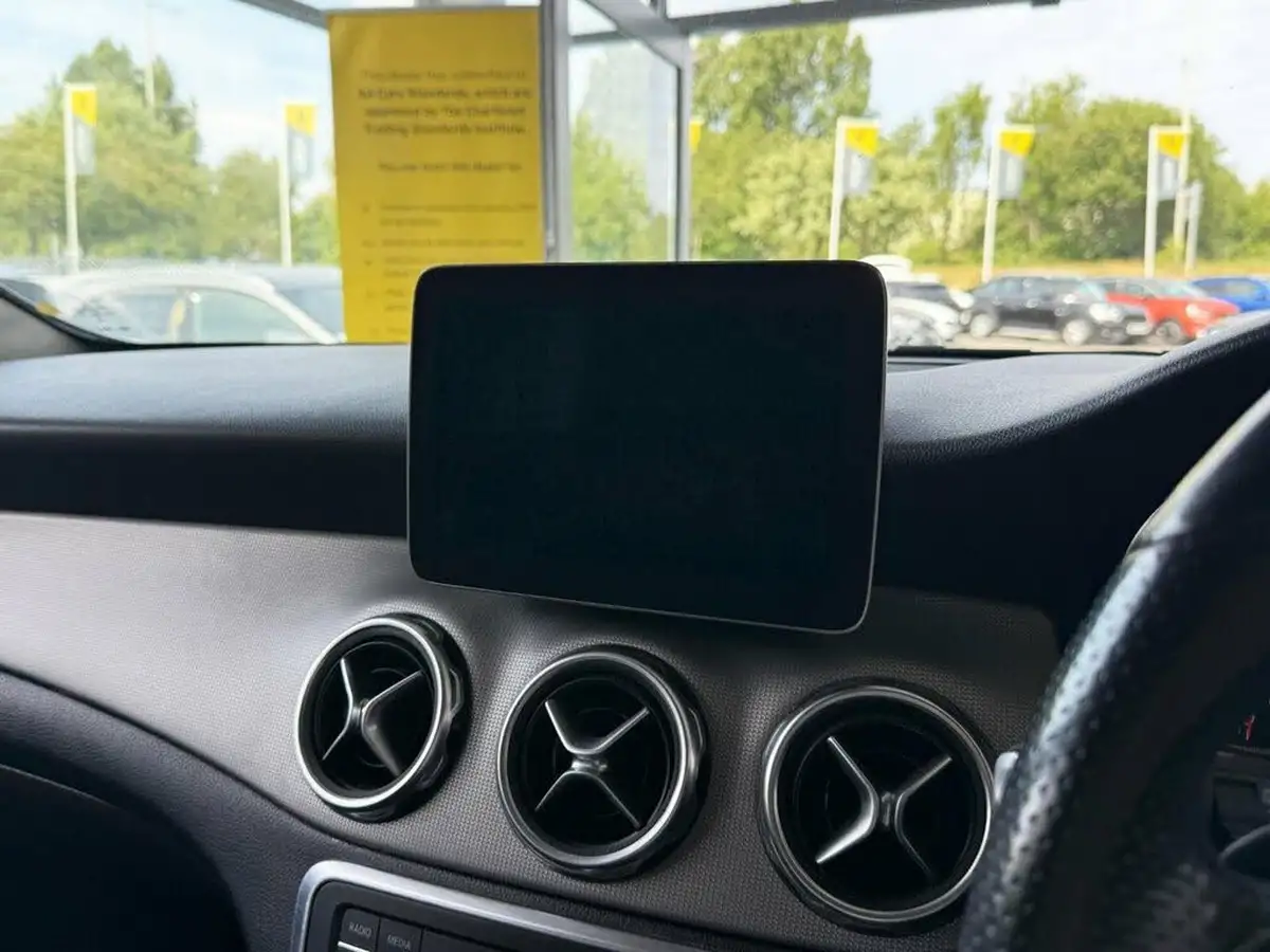2020-mercedes-benz-gla-class-16-gla-180-urban-edition-7g-dct-big-12