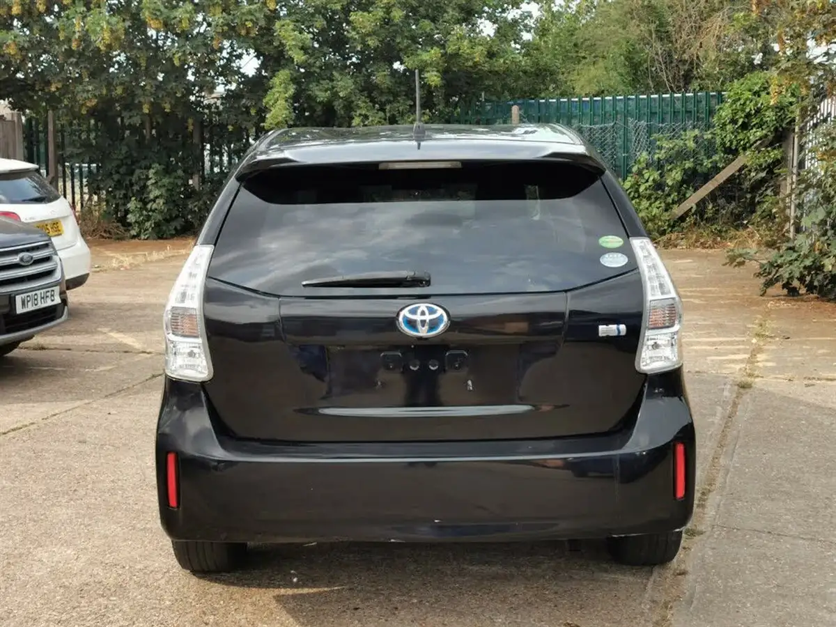 2013-toyota-prius-big-5
