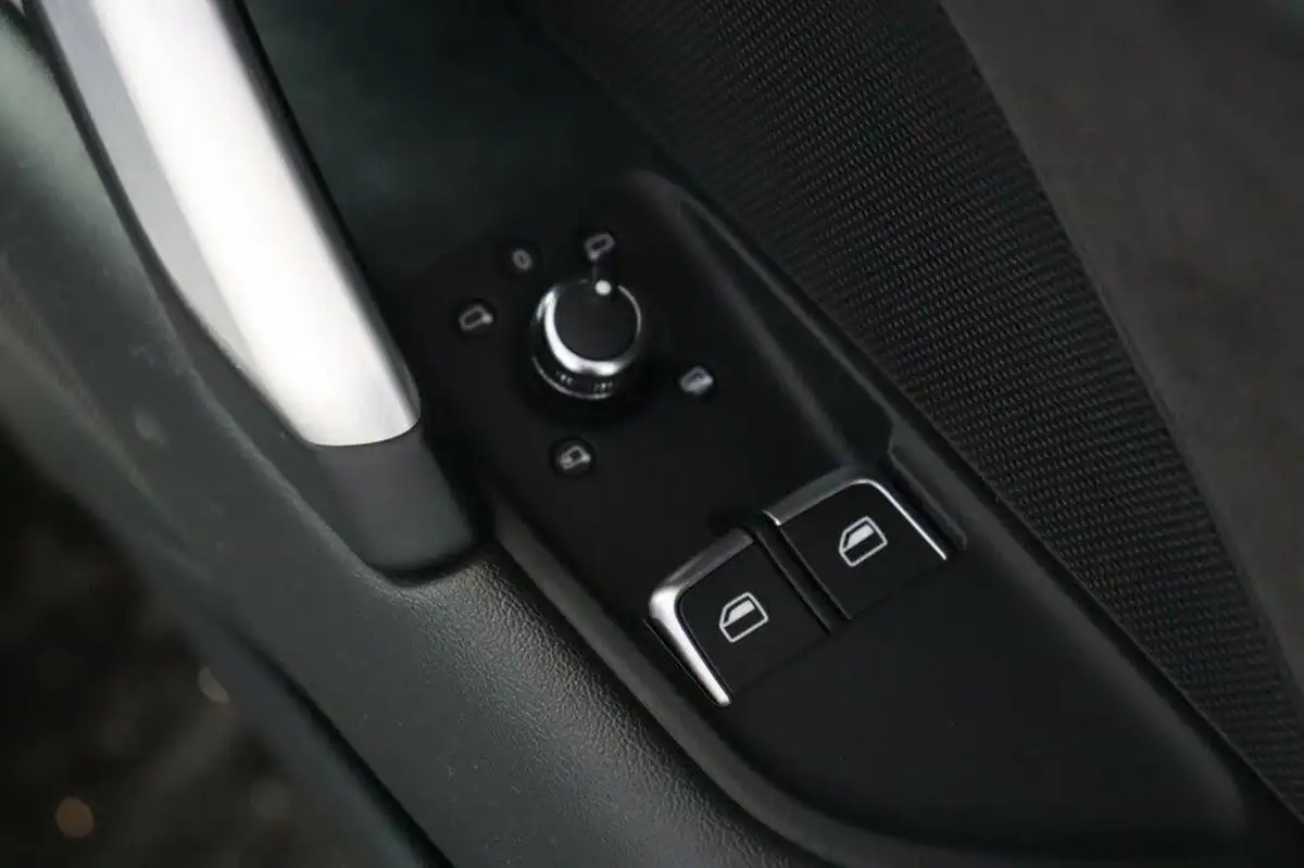 2019-audi-tt-coupe-20-40-tfsi-s-line-big-33