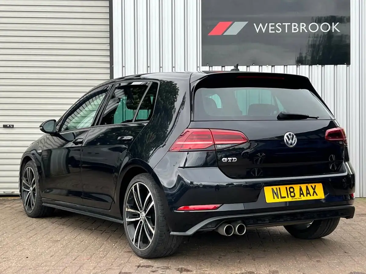 2018-volkswagen-golf-20tdi-gtd-hatchback-5d-big-4