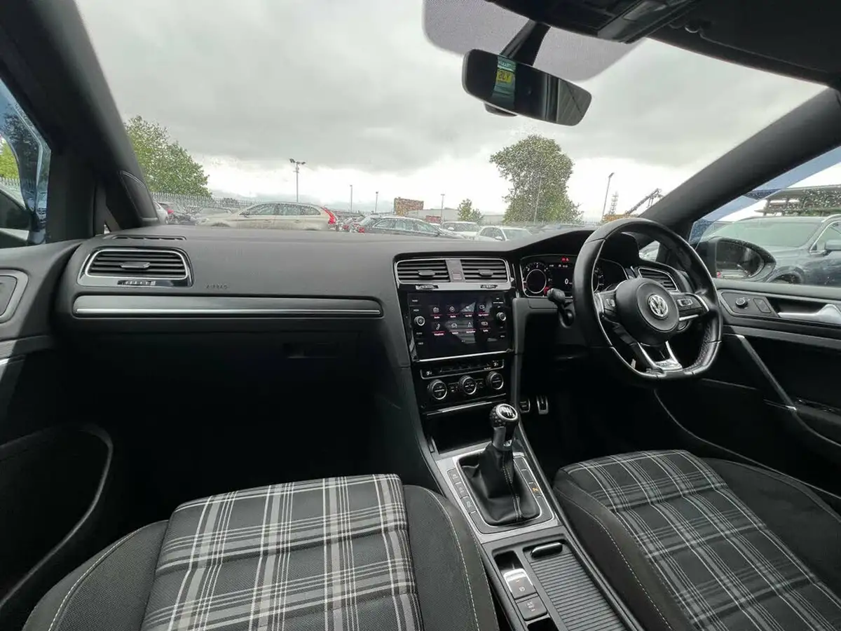 2018-volkswagen-golf-20tdi-gtd-hatchback-5d-big-32