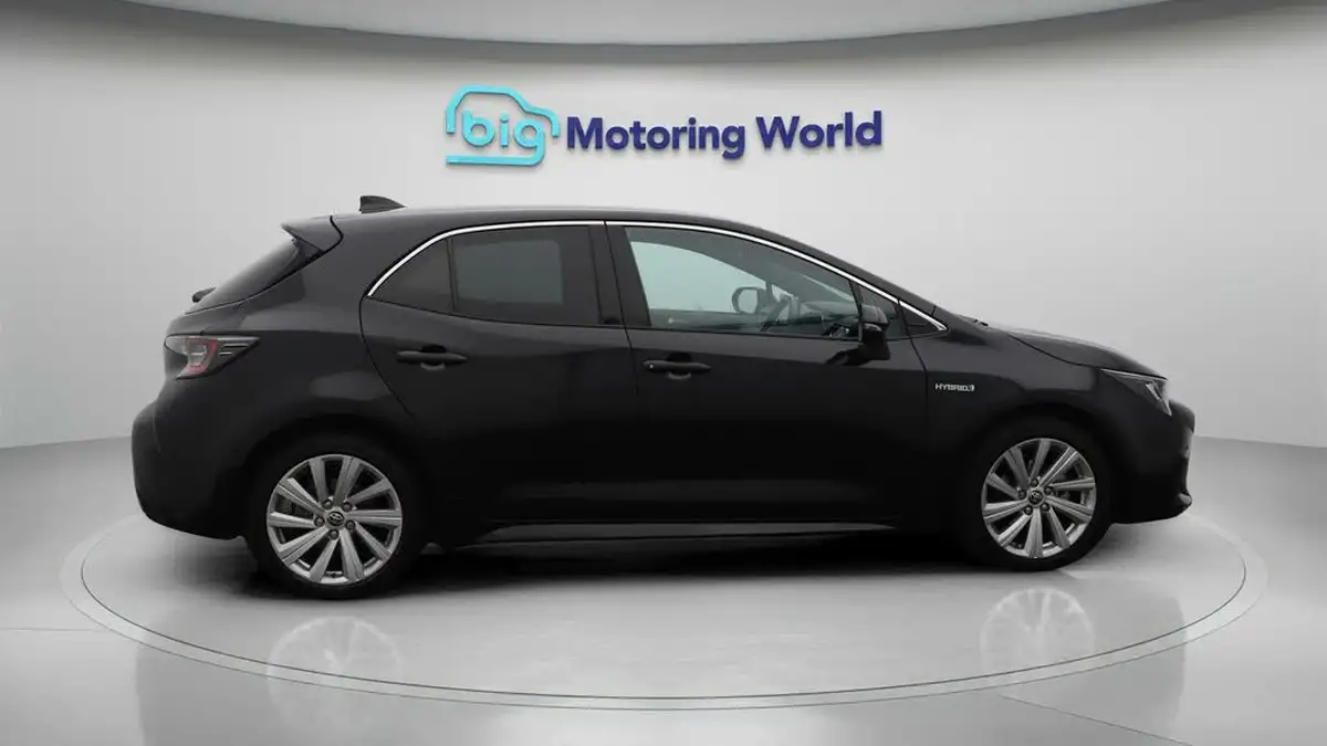 2022-toyota-corolla-18-vvt-i-design-120bhp-trk-hatchback-5d-big-8