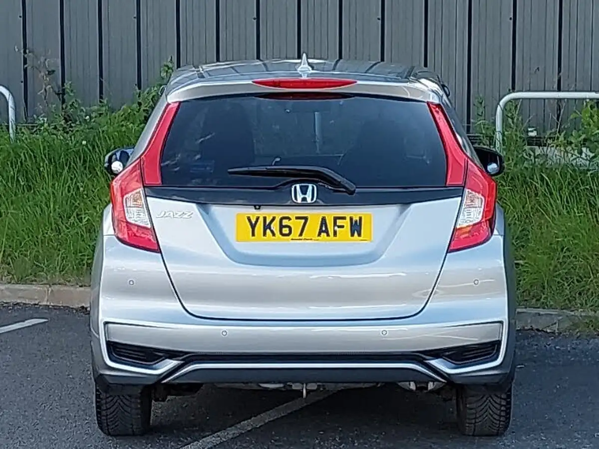 2018-honda-jazz-13-i-vtec-ex-navi-cvt-big-15