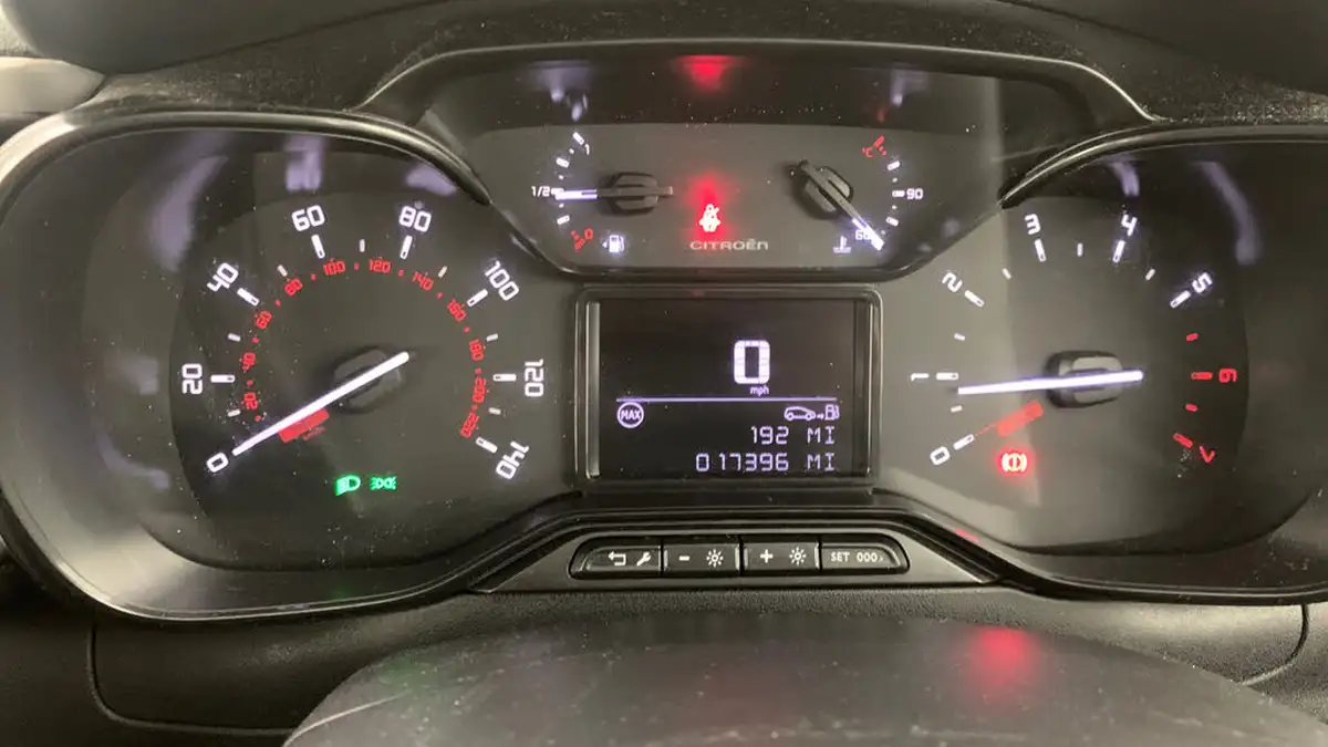 2021-citroen-c3-12-puretech-shine-83ps-big-9
