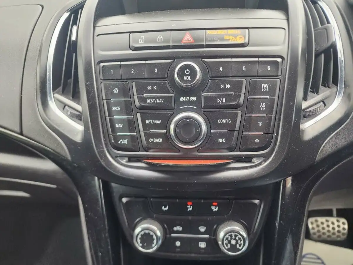 2016-vauxhall-zafira-tourer-20cdti-sri-auto-big-21