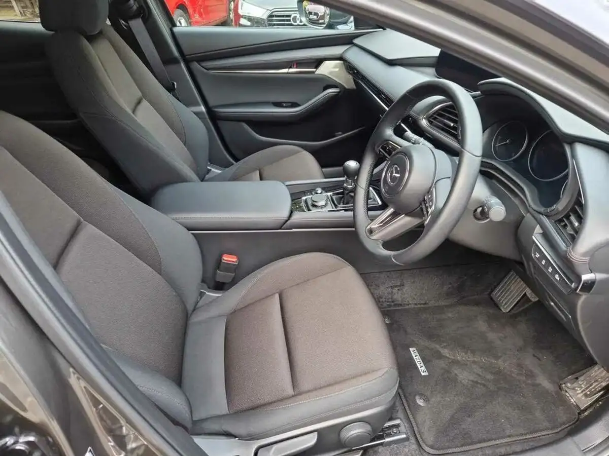 2025-mazda-mazda3-25-e-skyactiv-g-exclusive-line-big-8