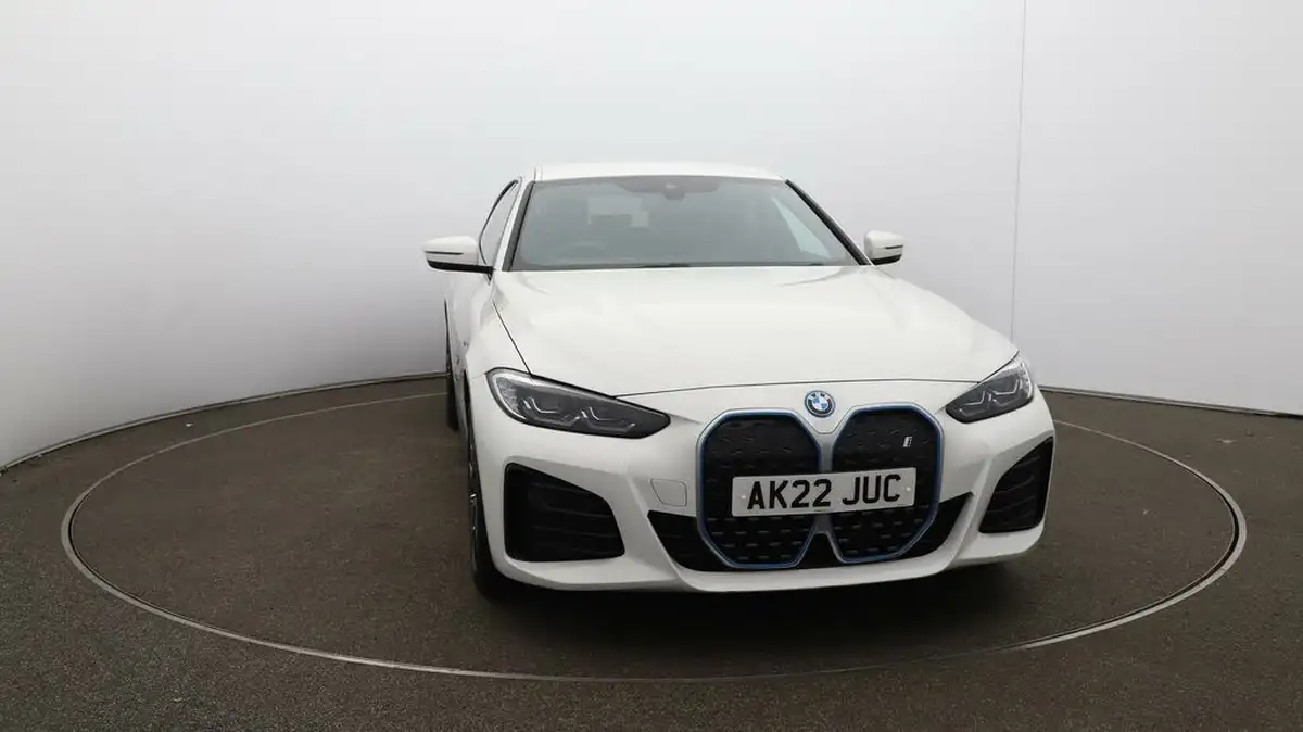 2022-bmw-i4-e-edrive40-m-sport-big-35