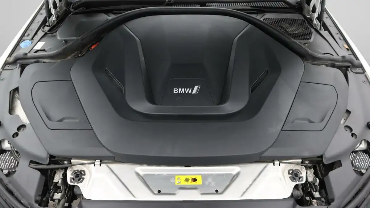2022-bmw-i4-e-edrive40-m-sport-big-19