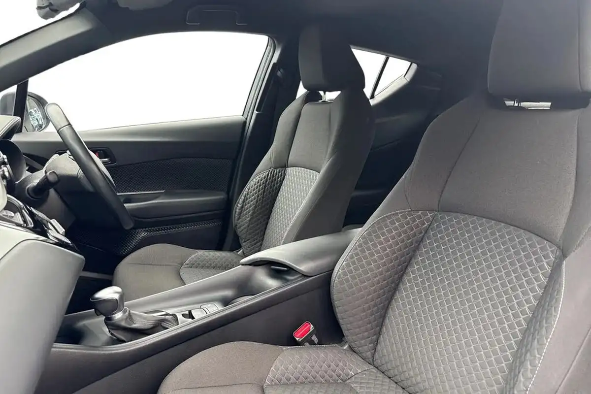 2021-toyota-c-hr-18-vvt-i-icon-big-15