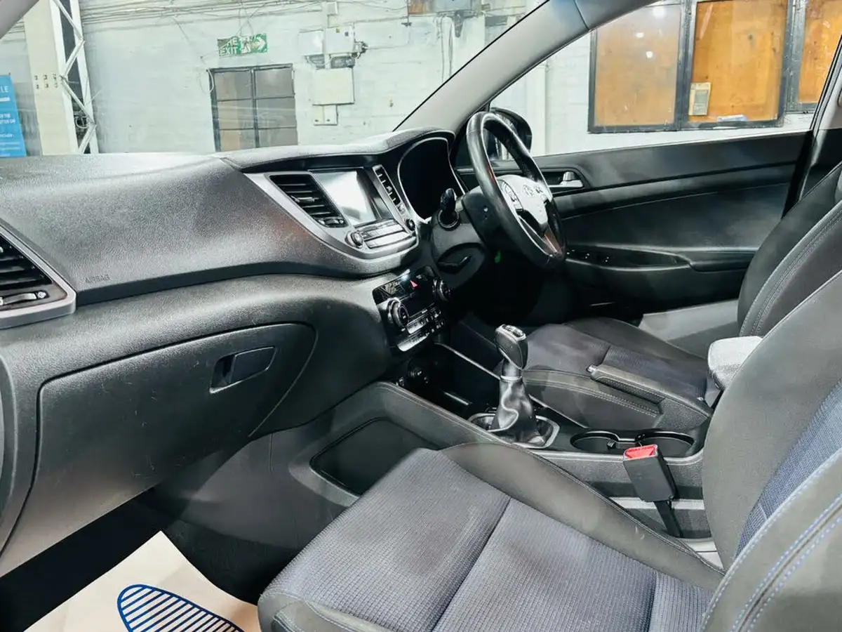 2016-hyundai-tucson-17crdi-blue-drive-se-nav-116ps-big-25