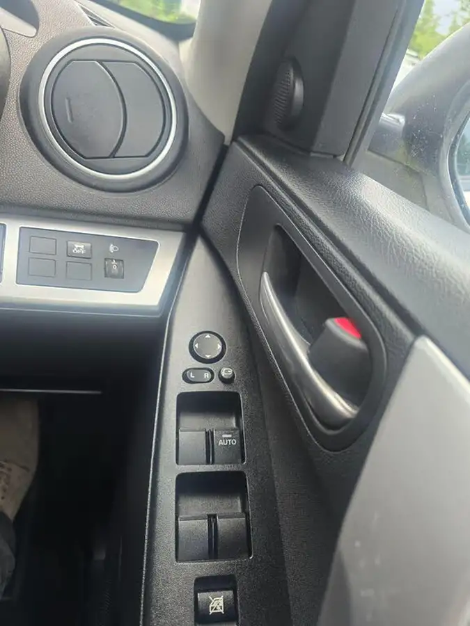 2012-mazda-mazda3-16-sport-big-12