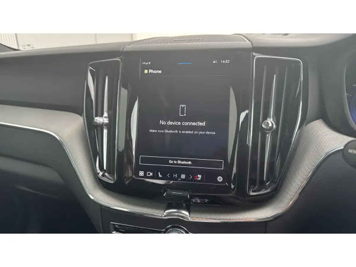 2024-volvo-xc60-20-b5-plus-big-47