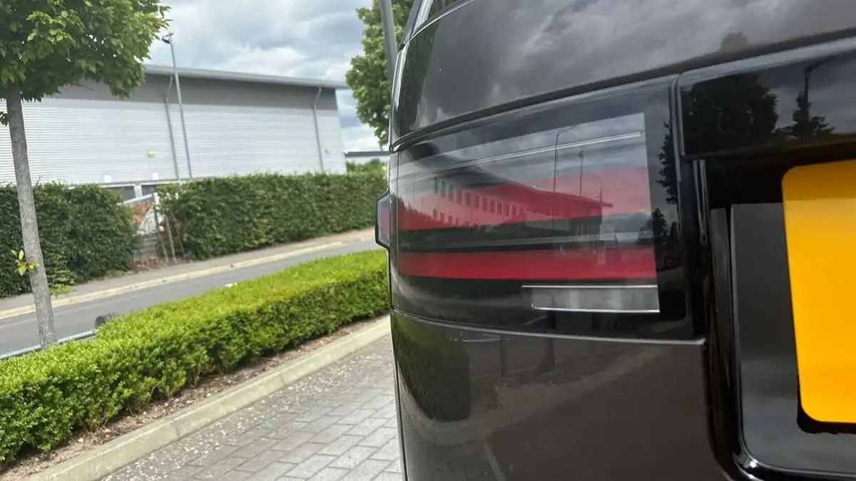 2023-land-rover-discovery-30-d300-commercial-dynamic-hse-big-25