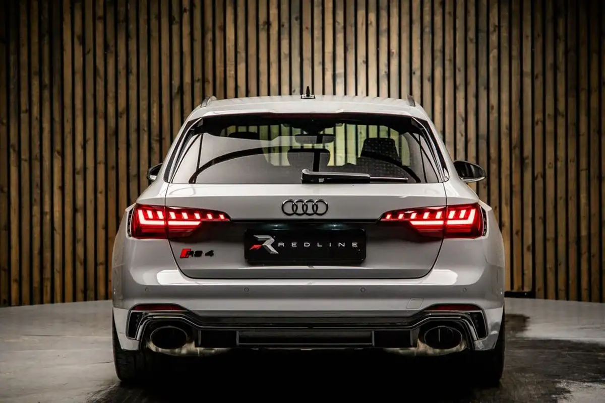 2023-audi-rs4-avant-29-tfsi-carbon-black-big-5