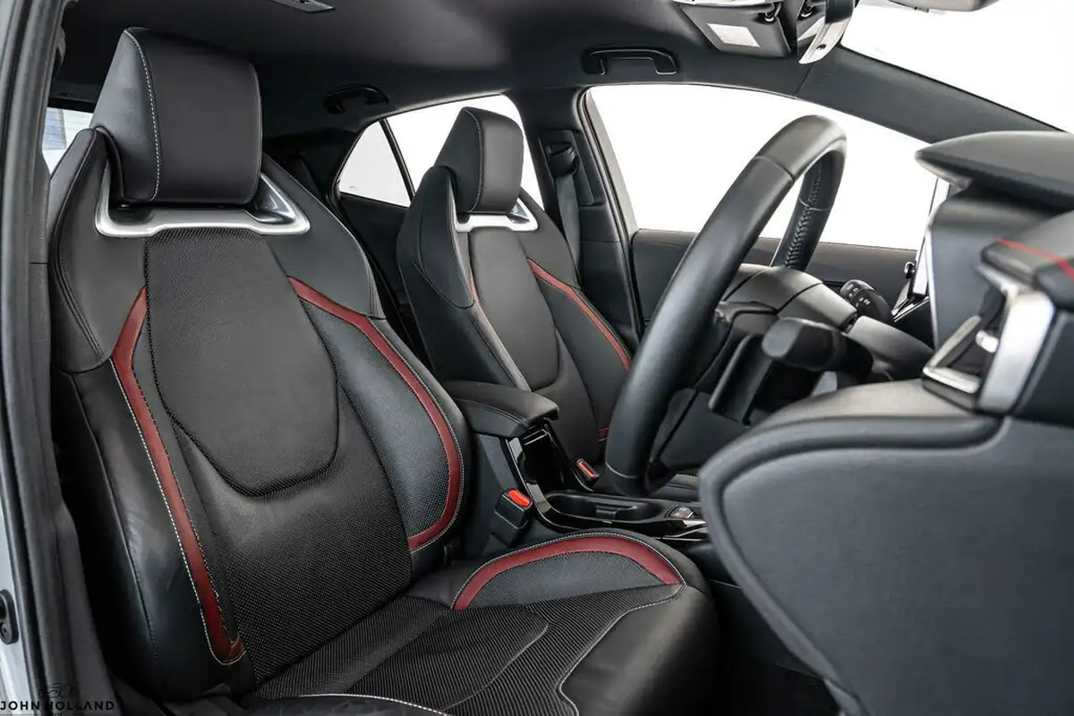 2022-toyota-corolla-20-vvt-i-excel-181bhp-trk-hatchback-big-17