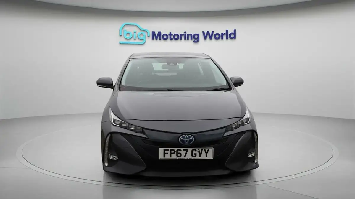2017-toyota-prius-18-vvt-i-excel-plug-in-big-1