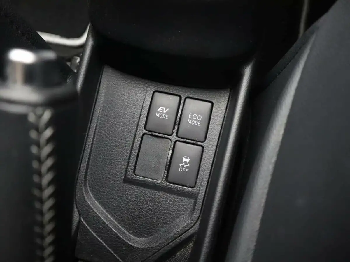 2018-toyota-yaris-15-vvt-i-excel-hybrid-15in-alloys-big-15