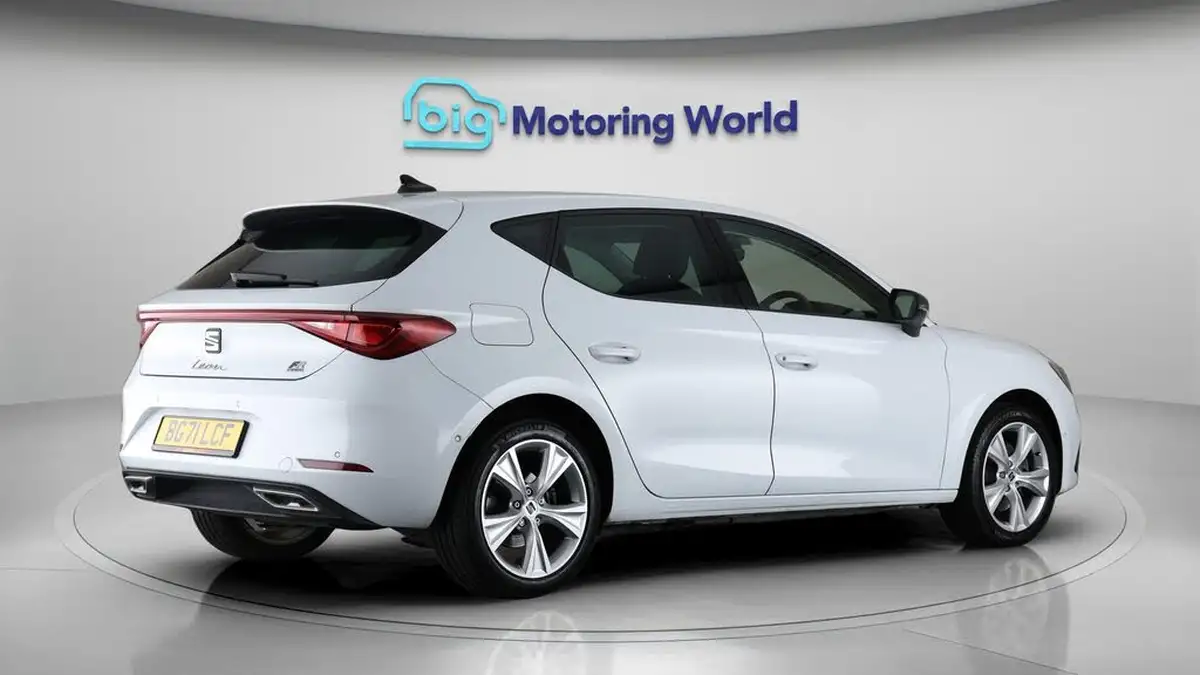 2021-seat-leon-14-e-hybrid-fr-hatchback-big-7