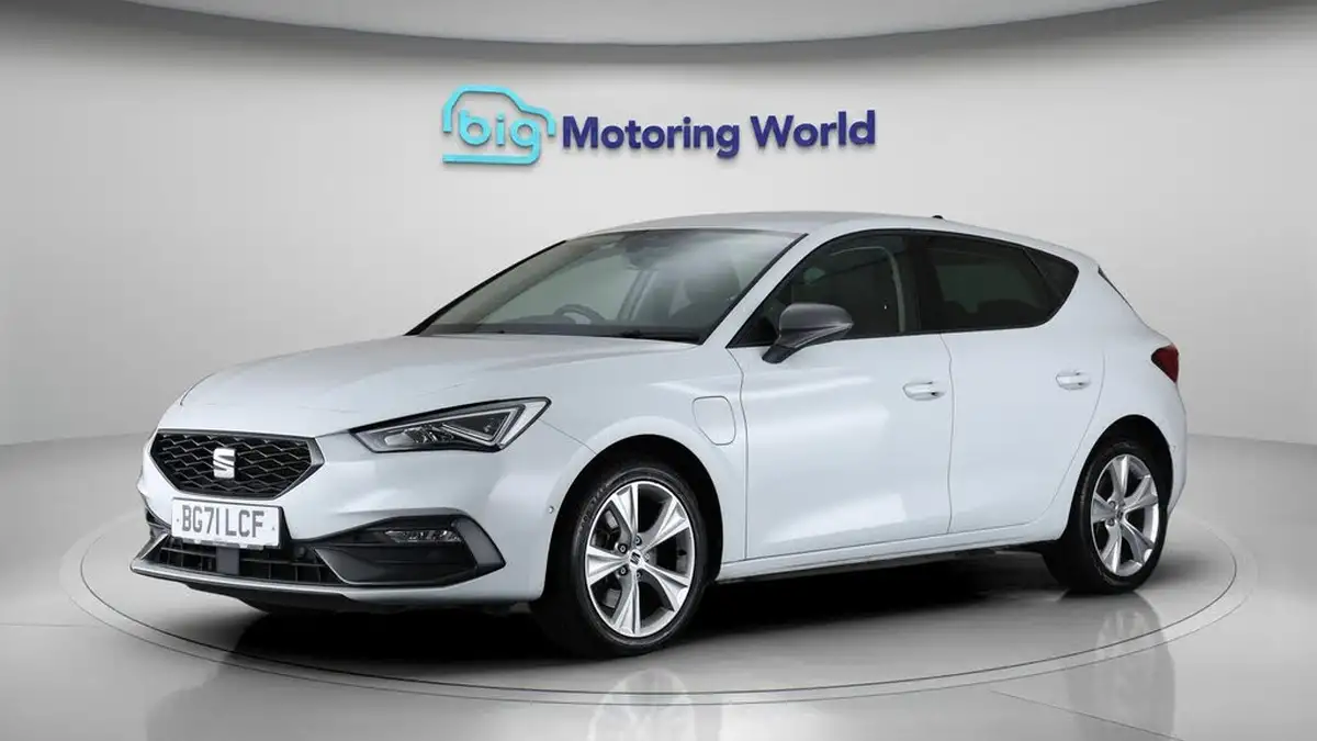 2021-seat-leon-14-e-hybrid-fr-hatchback-big-3