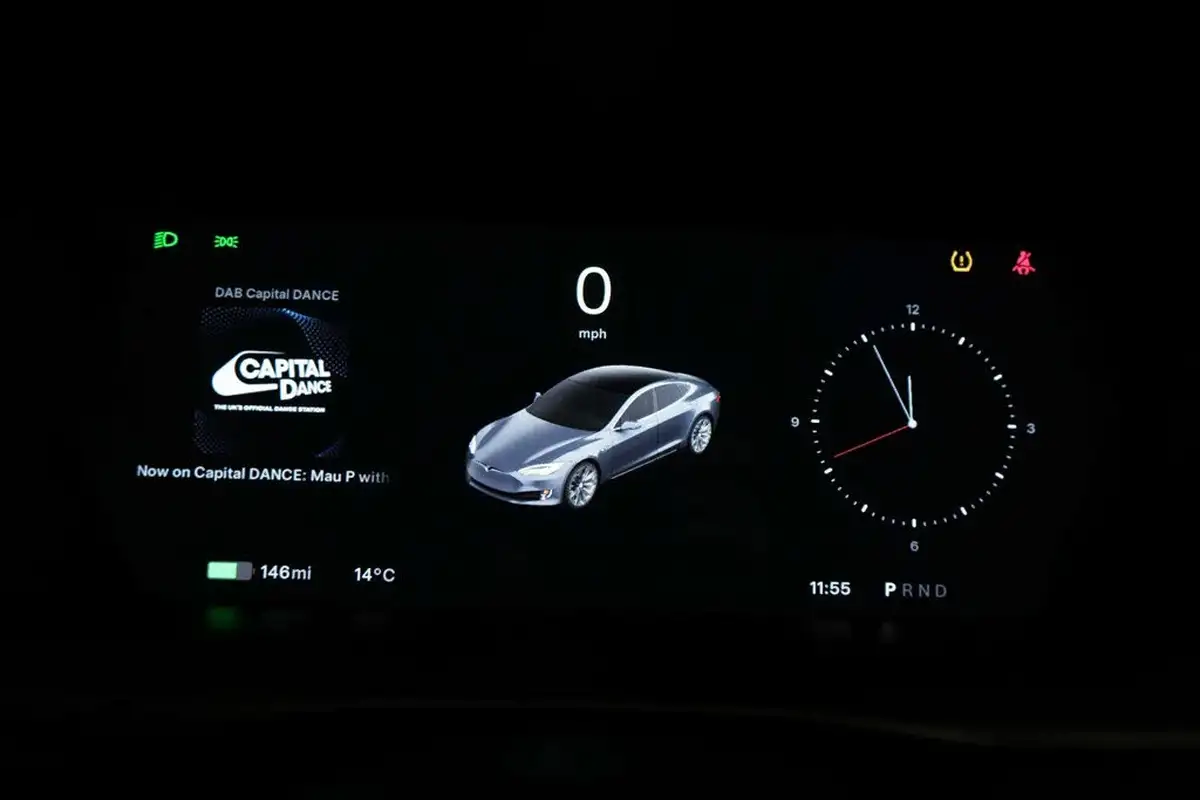 2018-tesla-model-s-e-75d-big-42