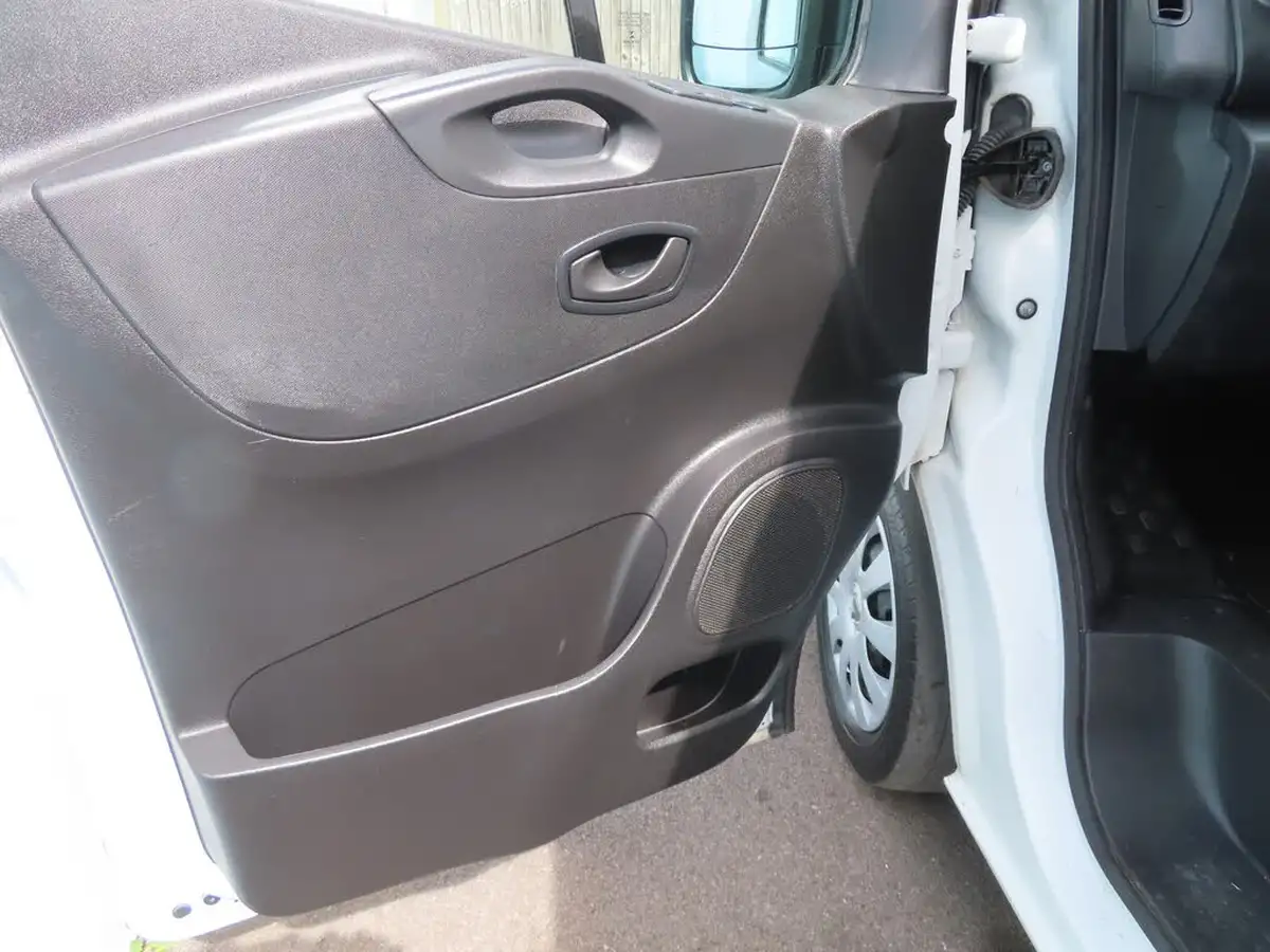 2021-renault-trafic-20dci-ll30-energy-120-business-panel-big-18