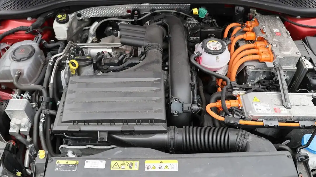 2021-seat-leon-14-e-hybrid-fr-hatchback-big-18