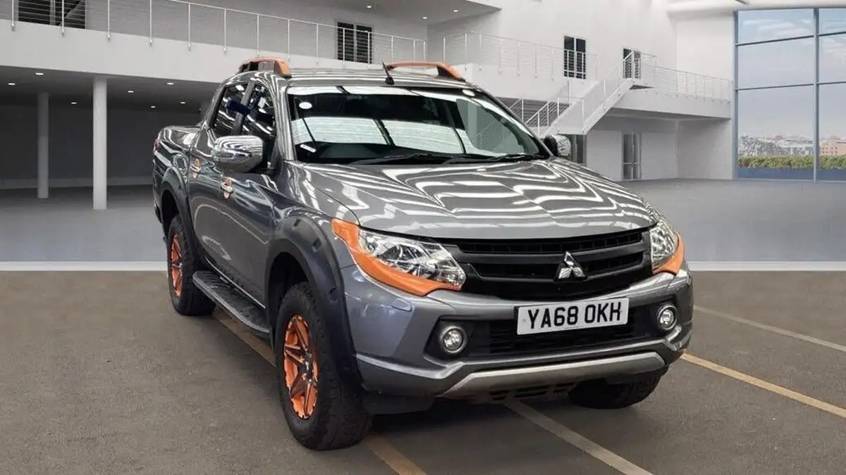 2018-mitsubishi-l200-24di-d-barbarian-spv-ii-big-0